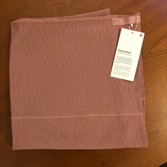 Only 1 left!! NWT Lululemon Vinyasa Scarf - Picture 2 of 5